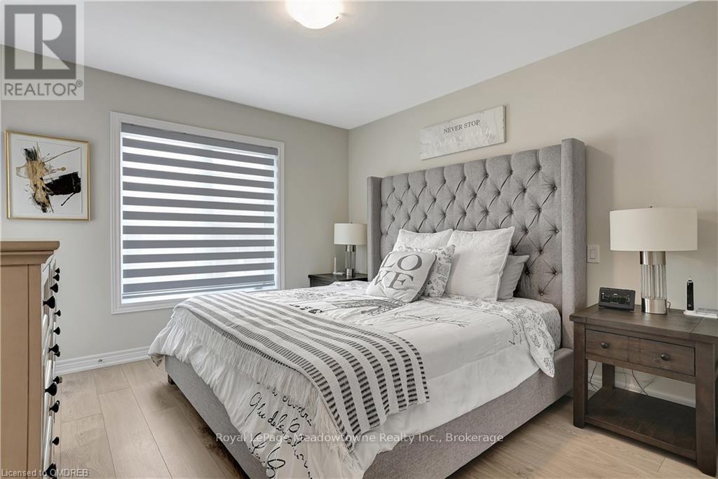 119 - 10 Birmingham Drive, Cambridge, ON - Indoor Photo Showing Bedroom