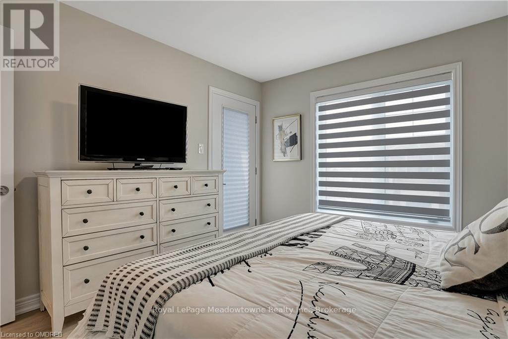 119 - 10 Birmingham Drive, Cambridge, ON - Indoor Photo Showing Bedroom