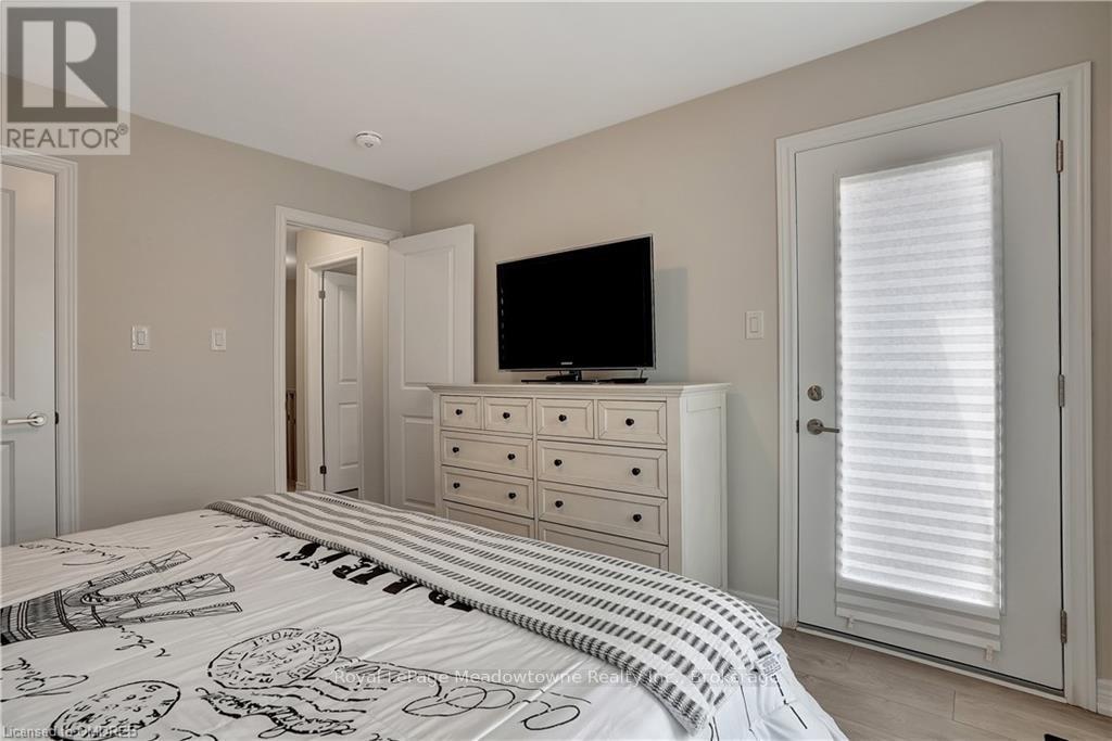 119 - 10 Birmingham Drive, Cambridge, ON - Indoor Photo Showing Bedroom