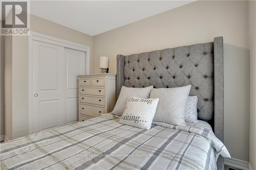 119 - 10 Birmingham Drive, Cambridge, ON - Indoor Photo Showing Bedroom