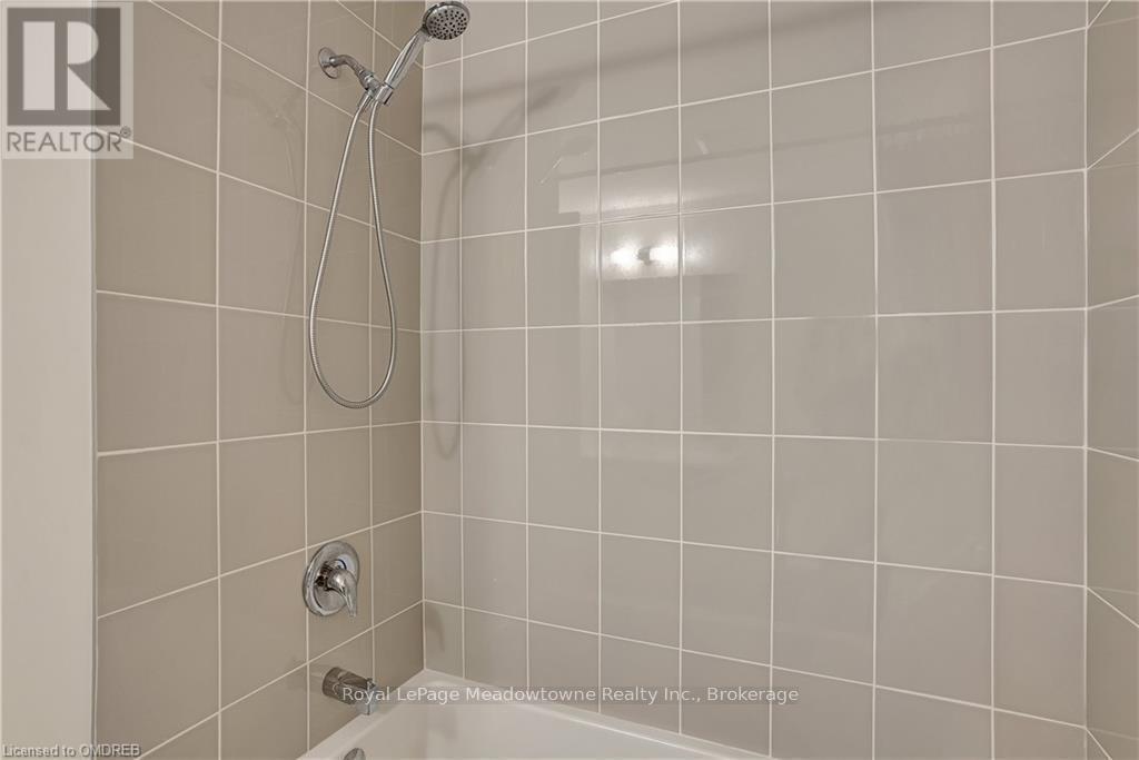 119 - 10 Birmingham Drive, Cambridge, ON - Indoor Photo Showing Bathroom