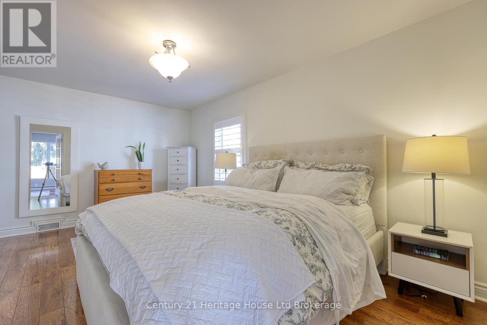 449 Vincent Street, Woodstock (Woodstock - North), ON - Indoor Photo Showing Bedroom