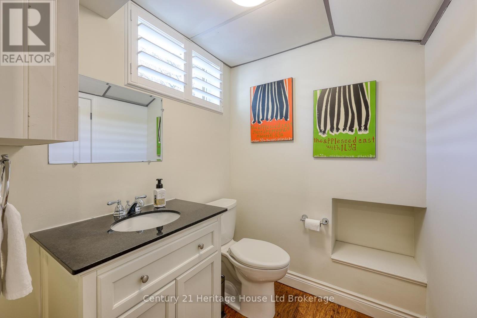 449 Vincent Street, Woodstock (Woodstock - North), ON - Indoor Photo Showing Bathroom