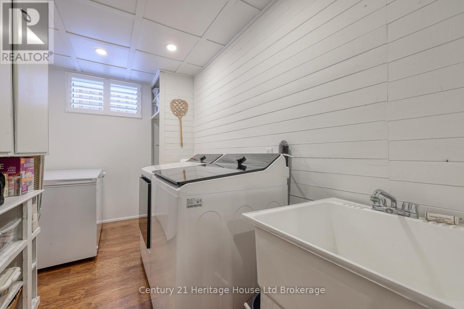 449 Vincent Street, Woodstock (Woodstock - North), ON - Indoor Photo Showing Laundry Room