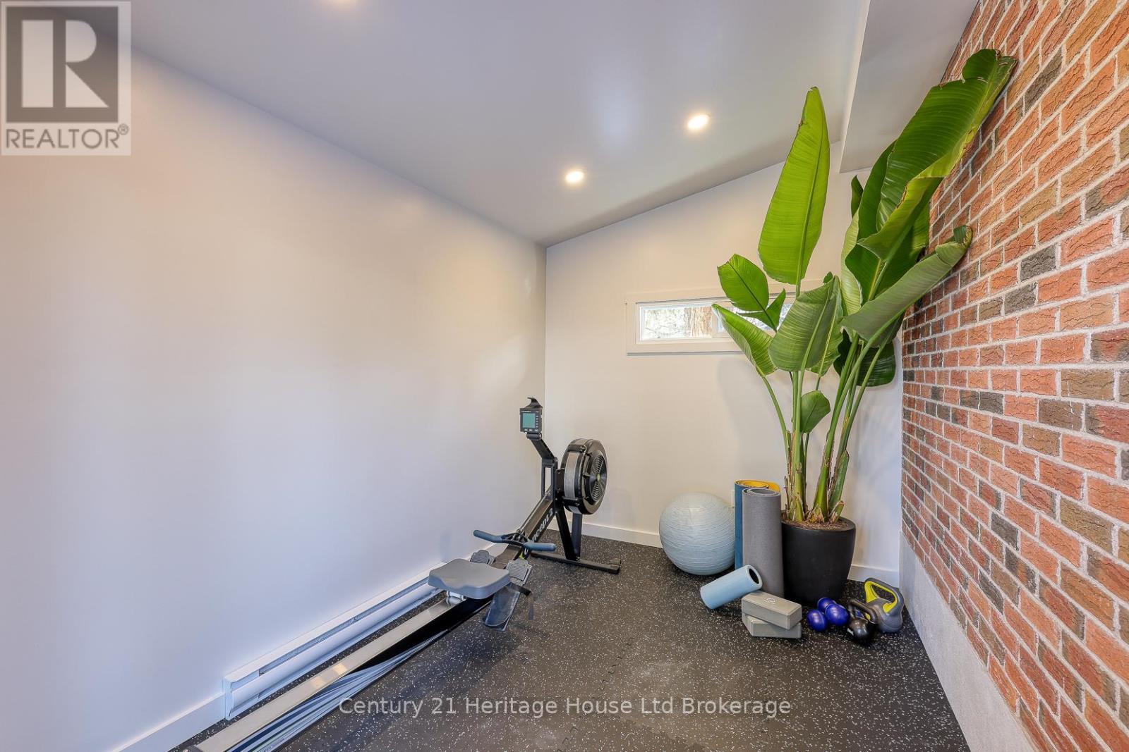 449 Vincent Street, Woodstock (Woodstock - North), ON - Indoor Photo Showing Gym Room