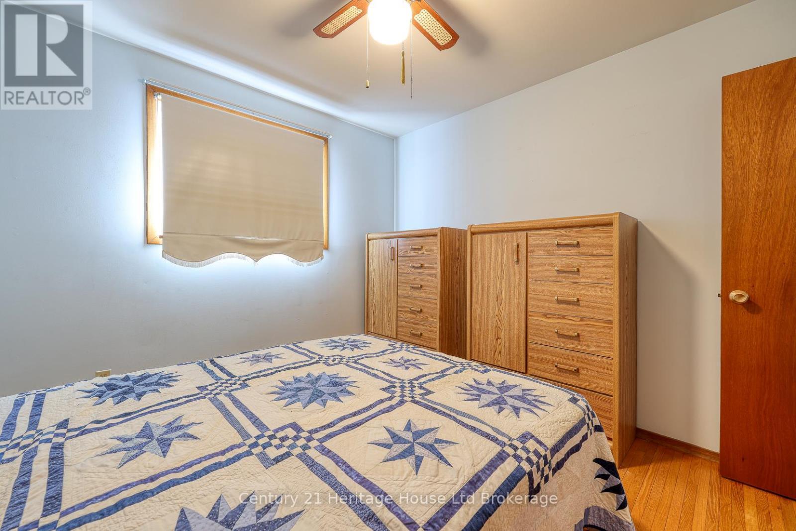 816 Pavey Street, Woodstock (Woodstock - South), ON - Indoor Photo Showing Bedroom