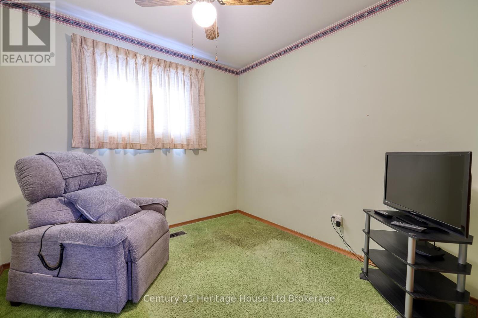 816 Pavey Street, Woodstock (Woodstock - South), ON - Indoor Photo Showing Other Room