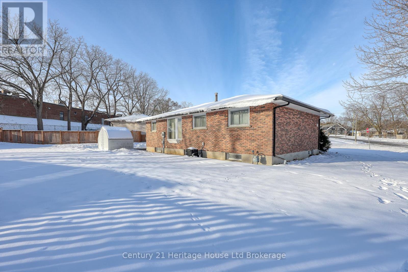 816 Pavey Street, Woodstock (Woodstock - South), ON - Outdoor