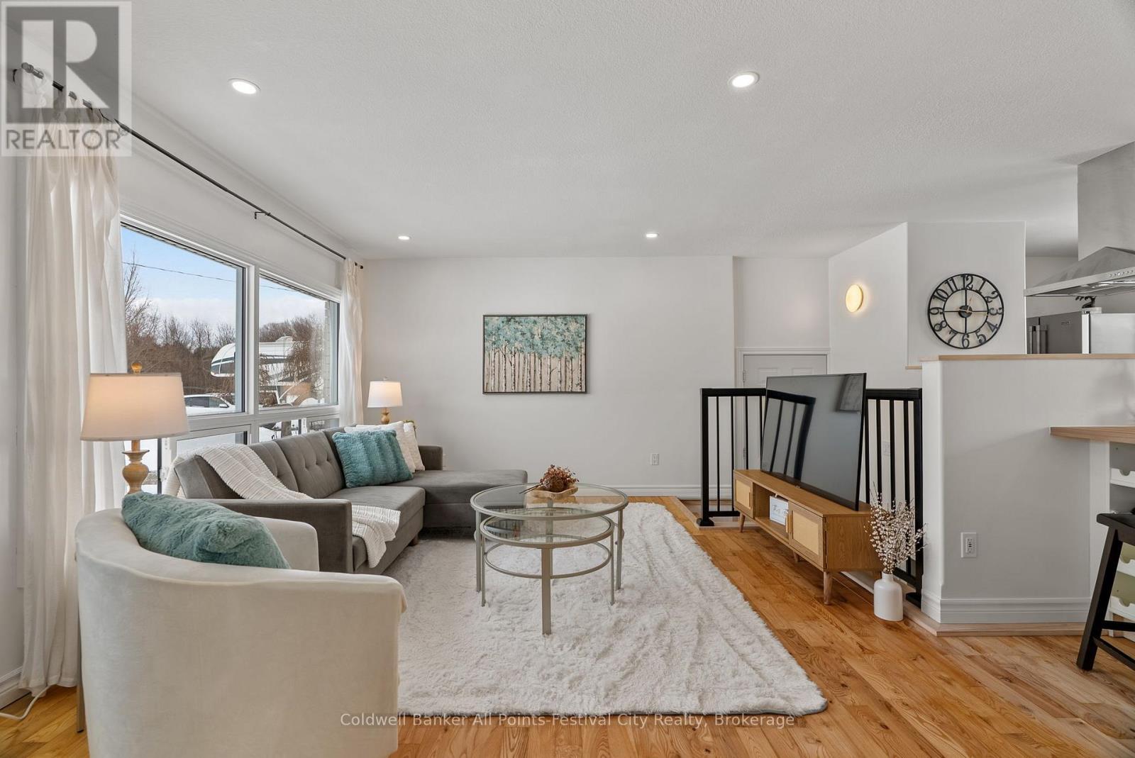 34889 Black'S Point Road, Central Huron (Goderich), ON - Indoor Photo Showing Living Room With Fireplace