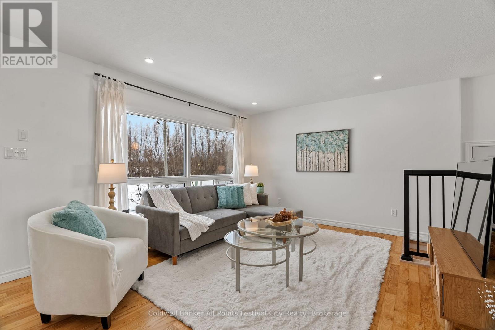 34889 Black'S Point Road, Central Huron (Goderich), ON - Indoor Photo Showing Living Room
