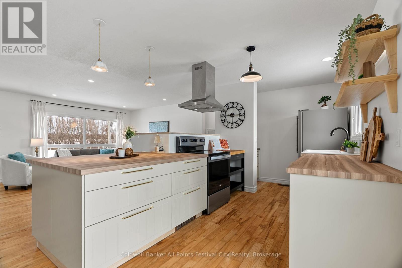 34889 Black'S Point Road, Central Huron (Goderich), ON - Indoor Photo Showing Kitchen