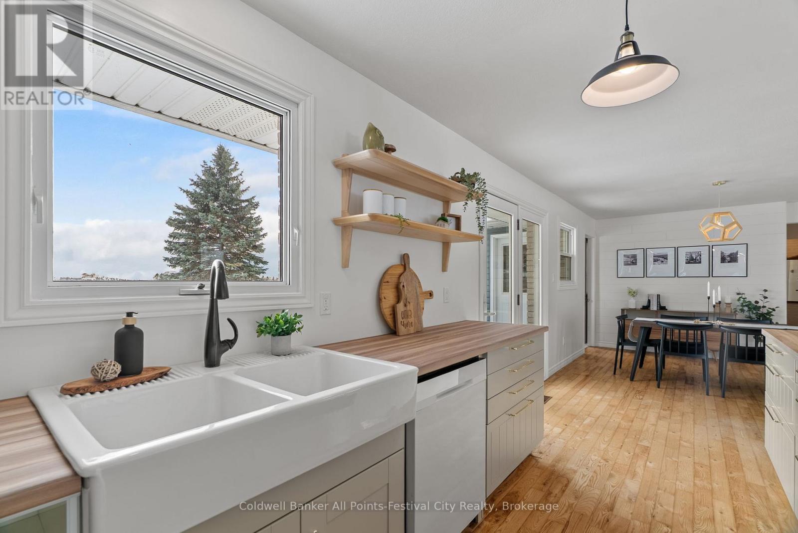 34889 Black'S Point Road, Central Huron (Goderich), ON - Indoor Photo Showing Kitchen With Double Sink
