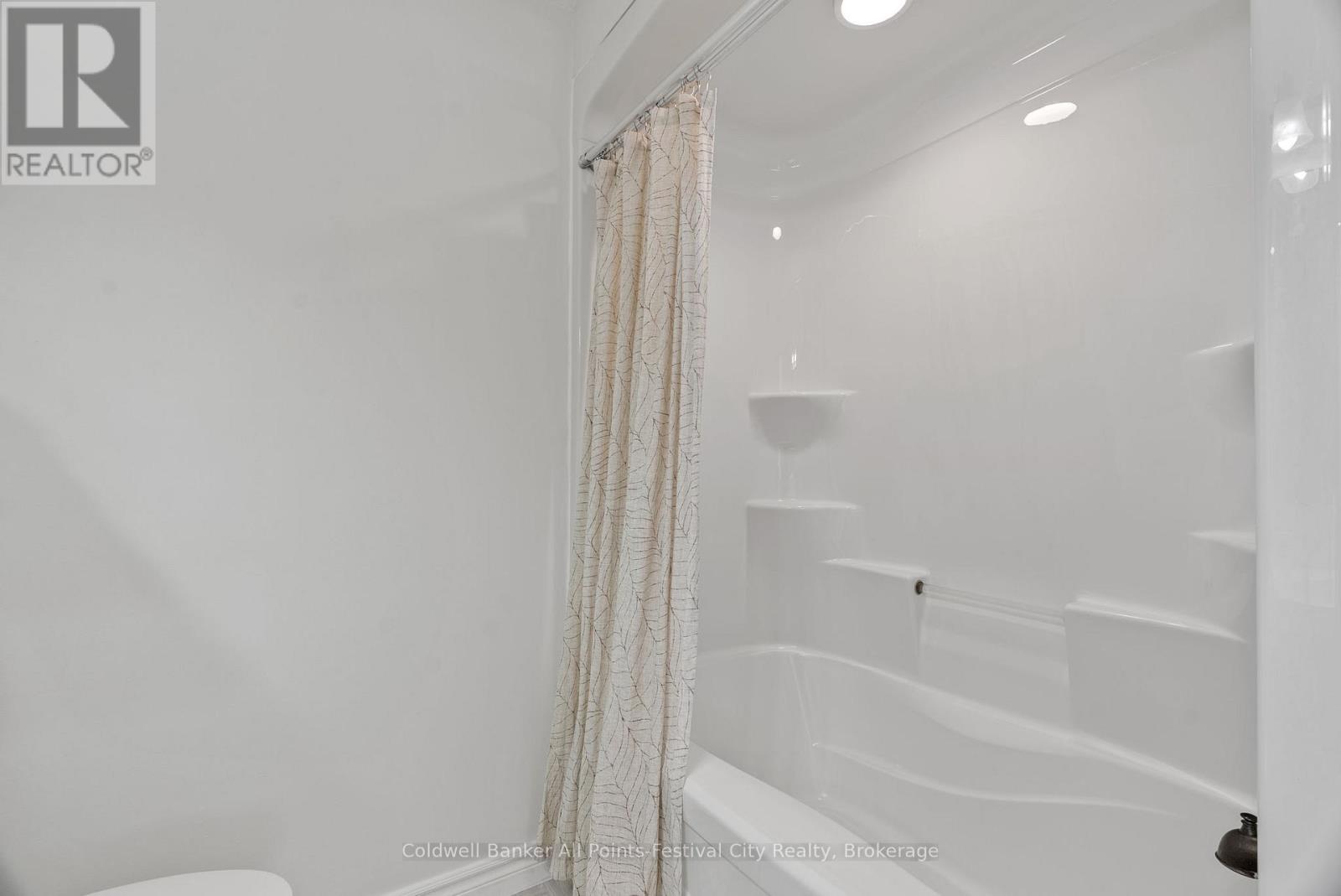 34889 Black'S Point Road, Central Huron (Goderich), ON - Indoor Photo Showing Bathroom