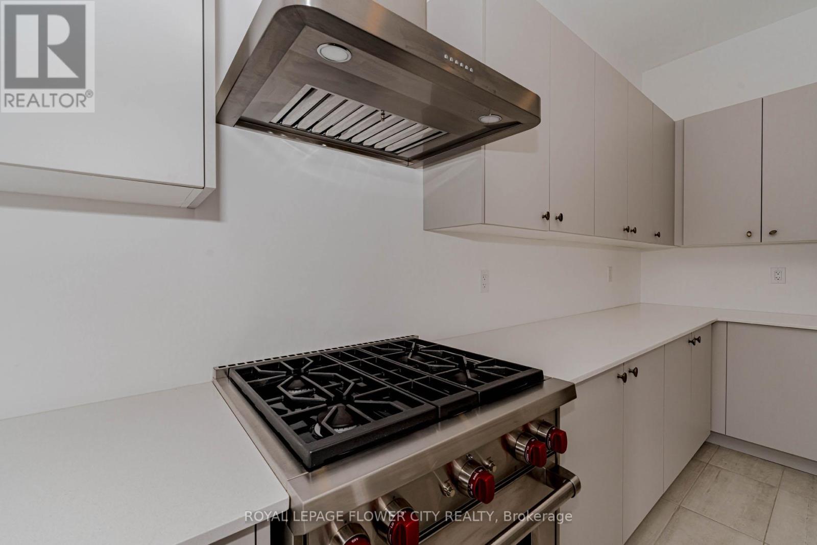 518 Kleinberg Summit Way, Vaughan, ON - Indoor Photo Showing Kitchen