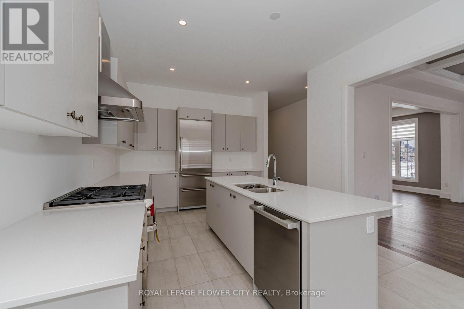 518 Kleinberg Summit Way, Vaughan, ON - Indoor Photo Showing Kitchen With Double Sink