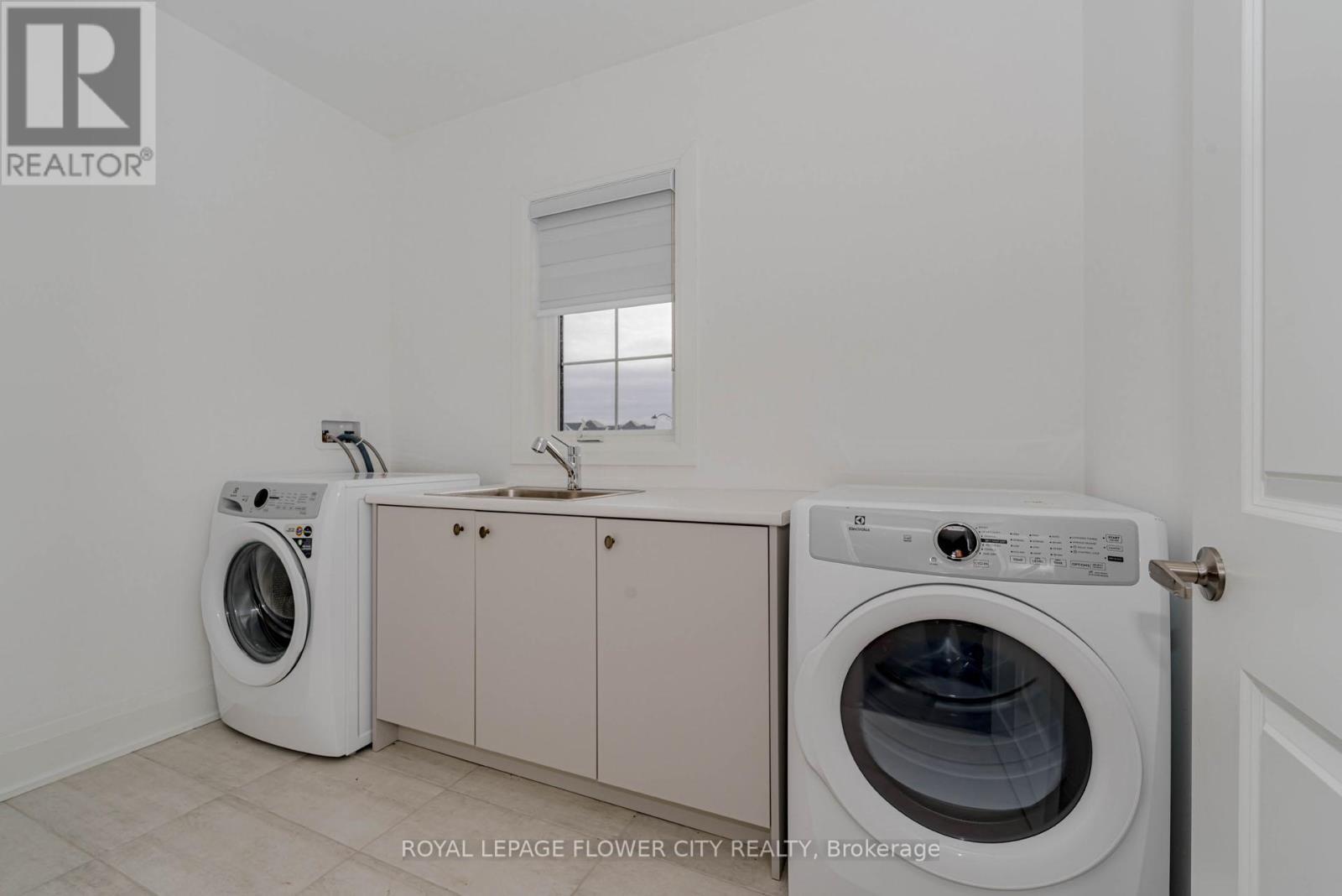 518 Kleinberg Summit Way, Vaughan, ON - Indoor Photo Showing Laundry Room