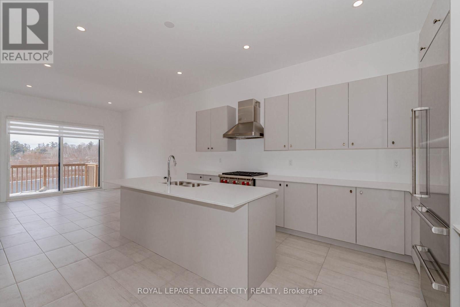 518 Kleinberg Summit Way, Vaughan, ON - Indoor Photo Showing Kitchen