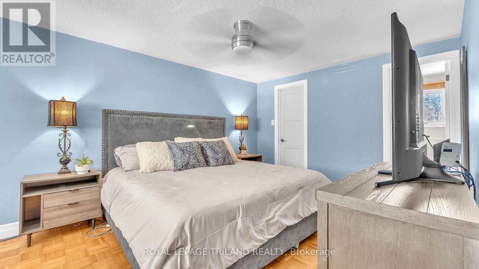 30 Sloane Crescent, London South (South Y), ON - Indoor Photo Showing Bedroom