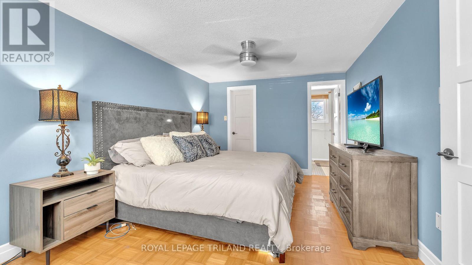 30 Sloane Crescent, London South (South Y), ON - Indoor Photo Showing Bedroom