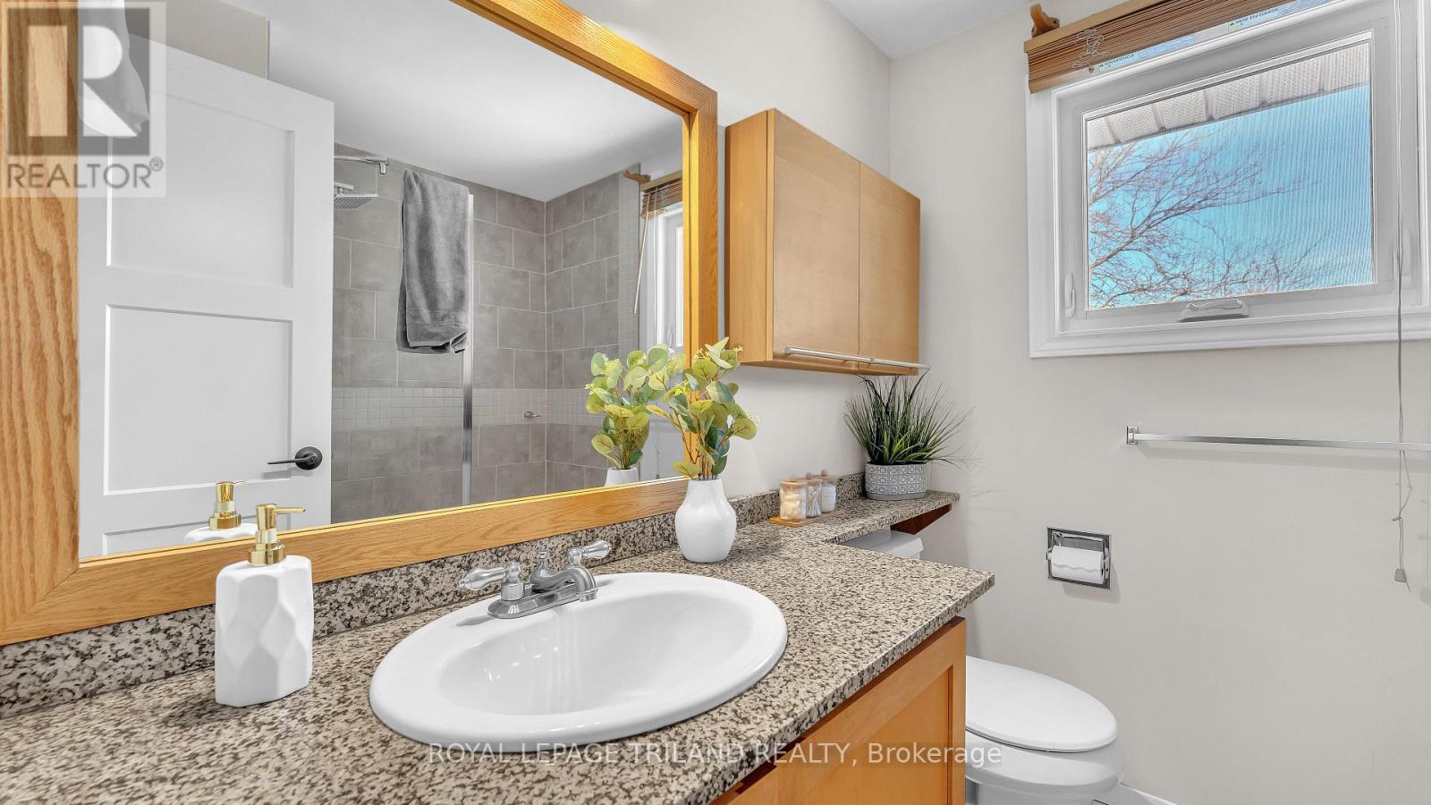 30 Sloane Crescent, London South (South Y), ON - Indoor Photo Showing Bathroom