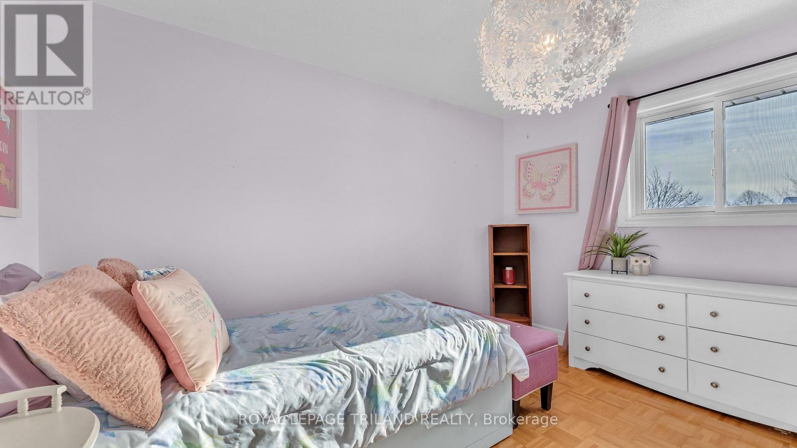 30 Sloane Crescent, London South (South Y), ON - Indoor Photo Showing Bedroom