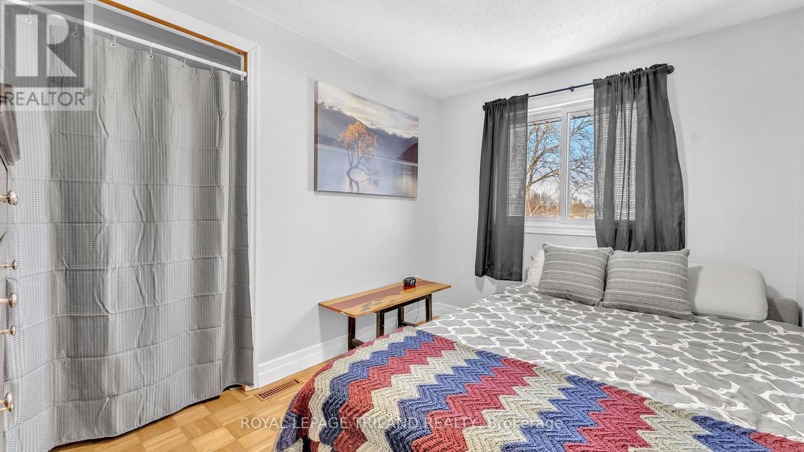 30 Sloane Crescent, London South (South Y), ON - Indoor Photo Showing Bedroom