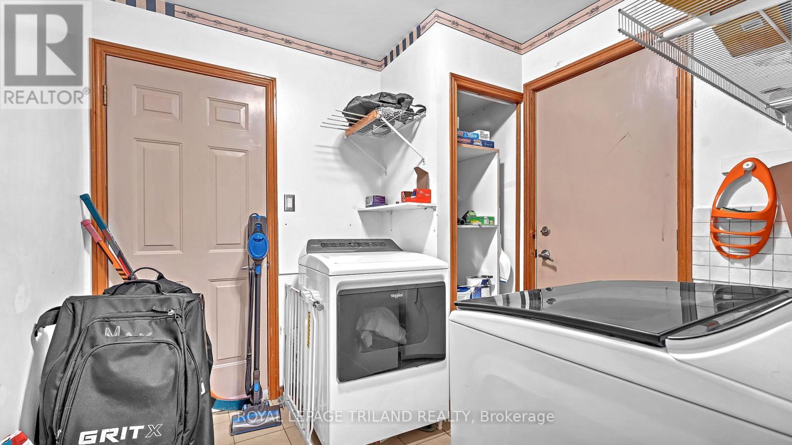 30 Sloane Crescent, London South (South Y), ON - Indoor Photo Showing Laundry Room