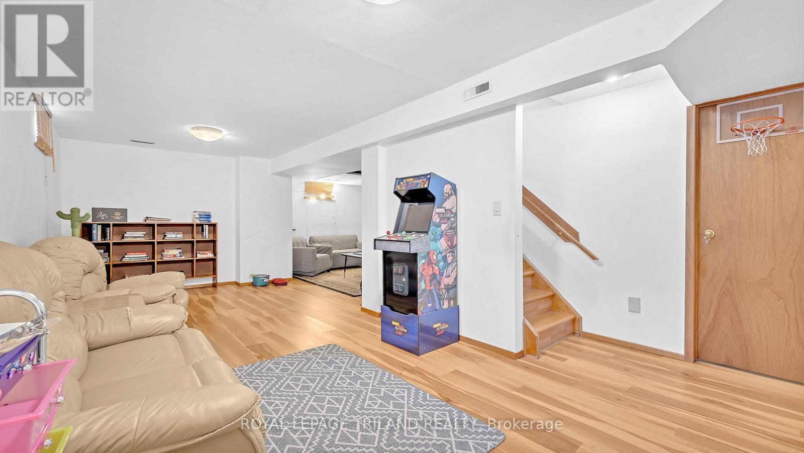 30 Sloane Crescent, London South (South Y), ON - Indoor Photo Showing Other Room