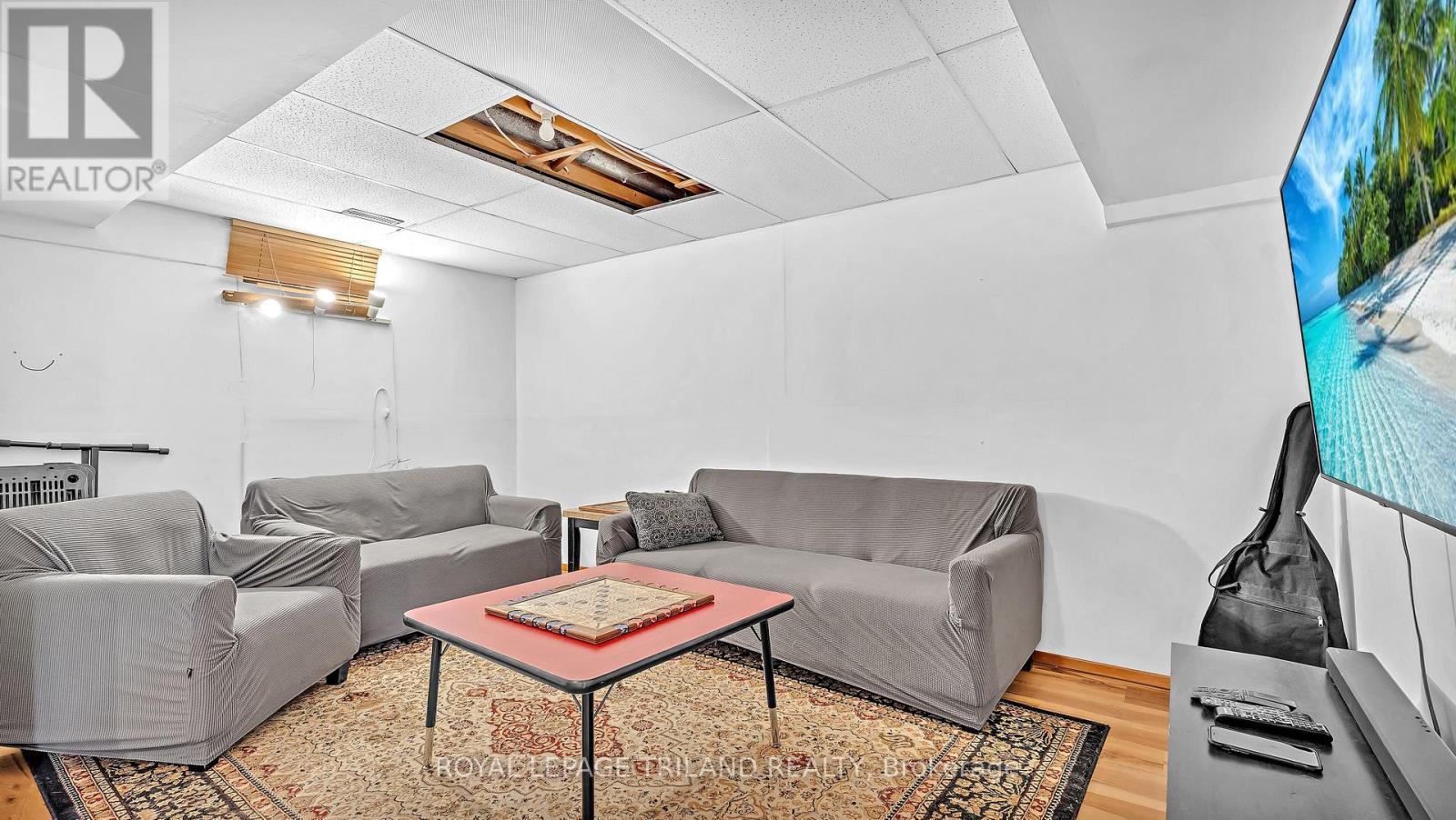 30 Sloane Crescent, London South (South Y), ON - Indoor Photo Showing Living Room