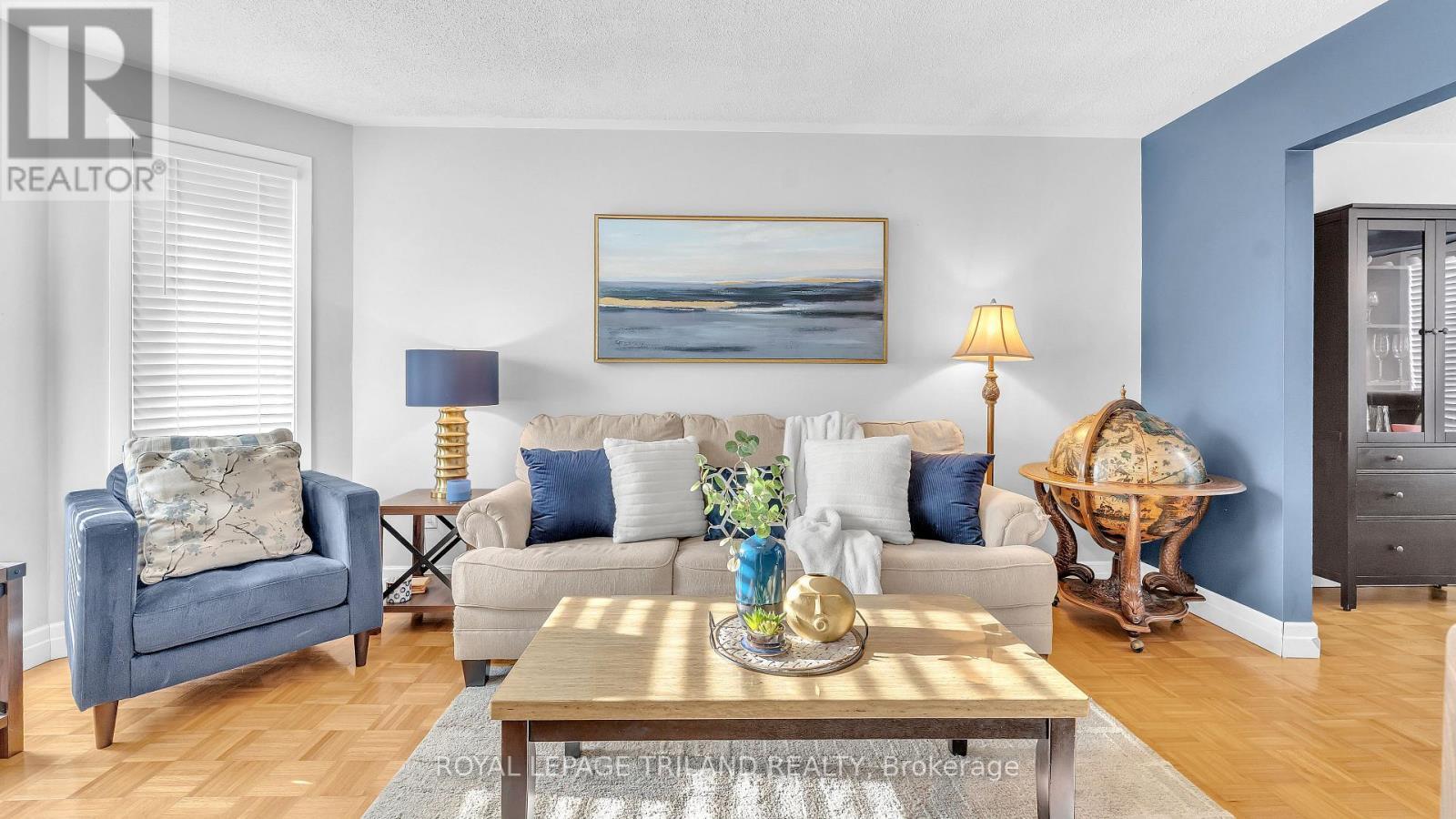 30 Sloane Crescent, London South (South Y), ON - Indoor Photo Showing Living Room
