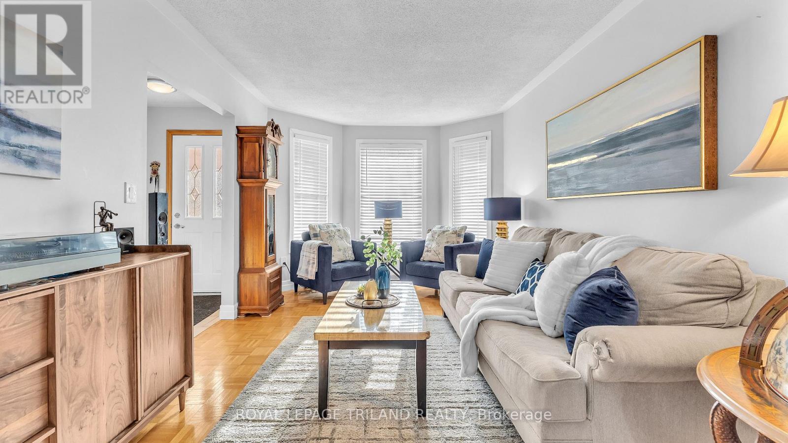 30 Sloane Crescent, London South (South Y), ON - Indoor Photo Showing Living Room
