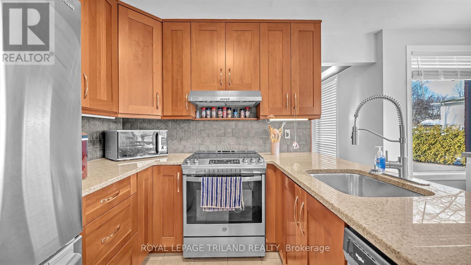 30 Sloane Crescent, London South (South Y), ON - Indoor Photo Showing Kitchen