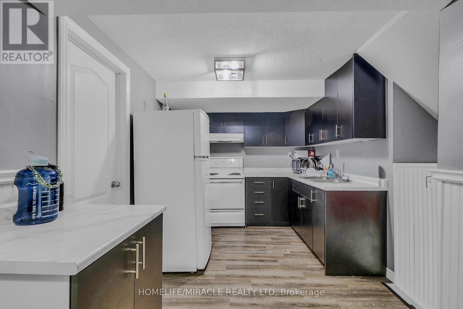 15 Keefer Road, Thorold, ON - Indoor Photo Showing Kitchen