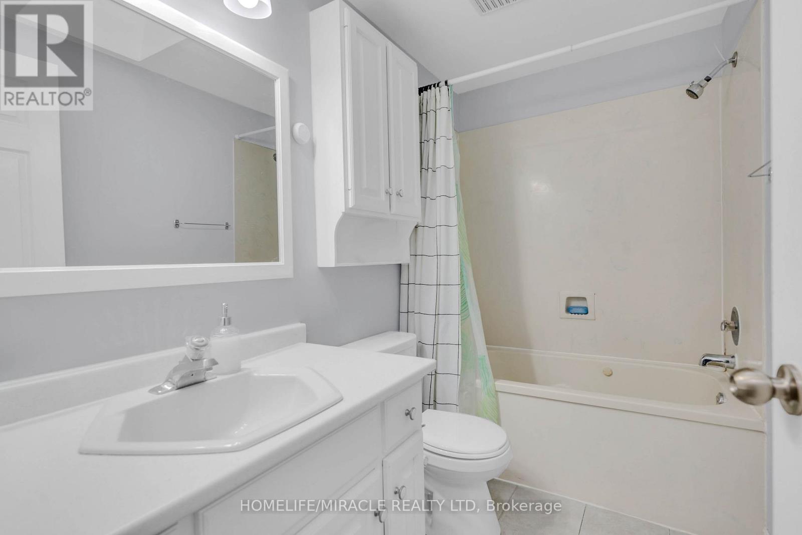 15 Keefer Road, Thorold, ON - Indoor Photo Showing Bathroom