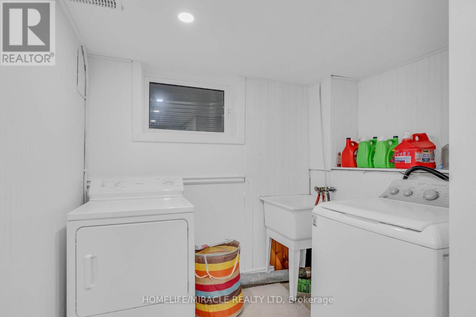 15 Keefer Road, Thorold, ON - Indoor Photo Showing Laundry Room