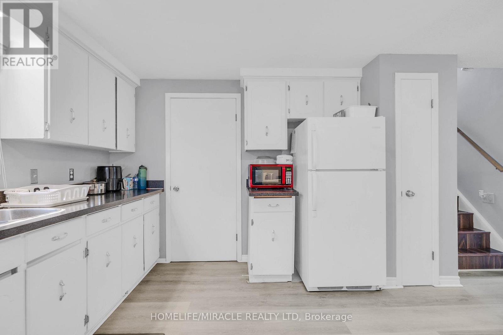 15 Keefer Road, Thorold, ON - Indoor Photo Showing Kitchen