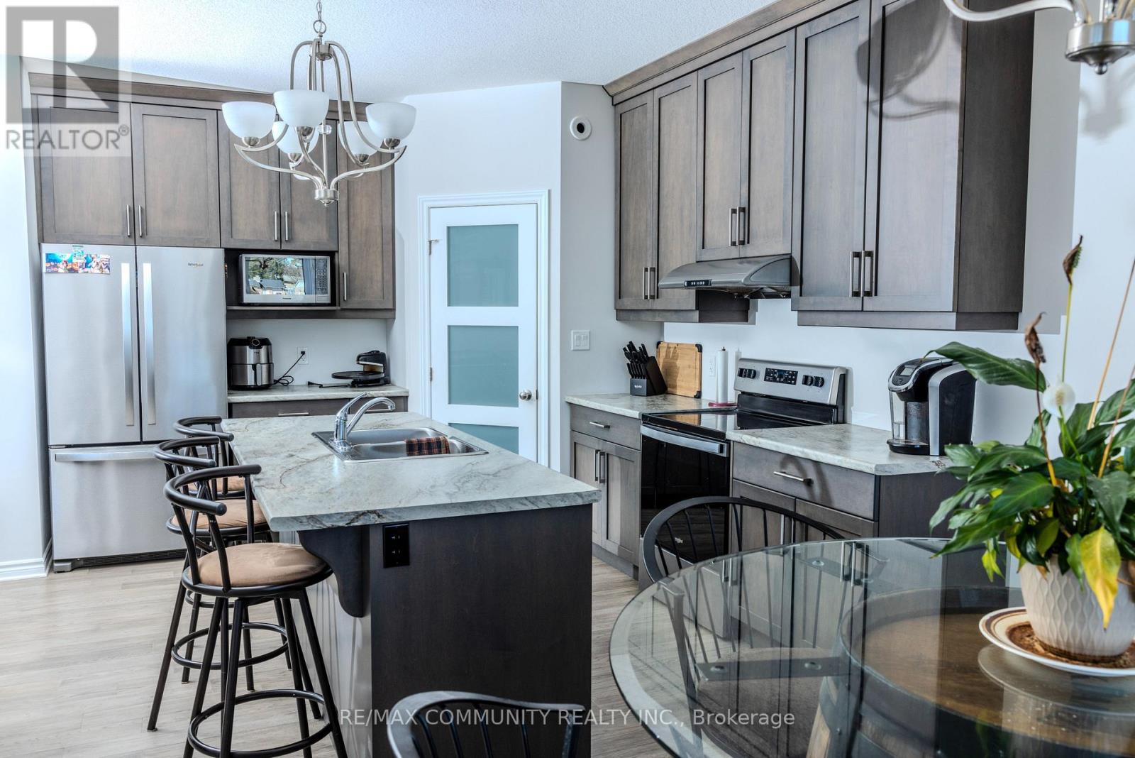 3 Oxford Terrace, St. Thomas, ON - Indoor Photo Showing Kitchen With Stainless Steel Kitchen With Double Sink