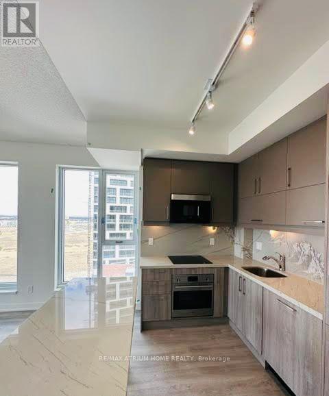 1611 - 292 Verdale Crossing, Markham, ON - Indoor Photo Showing Kitchen With Upgraded Kitchen