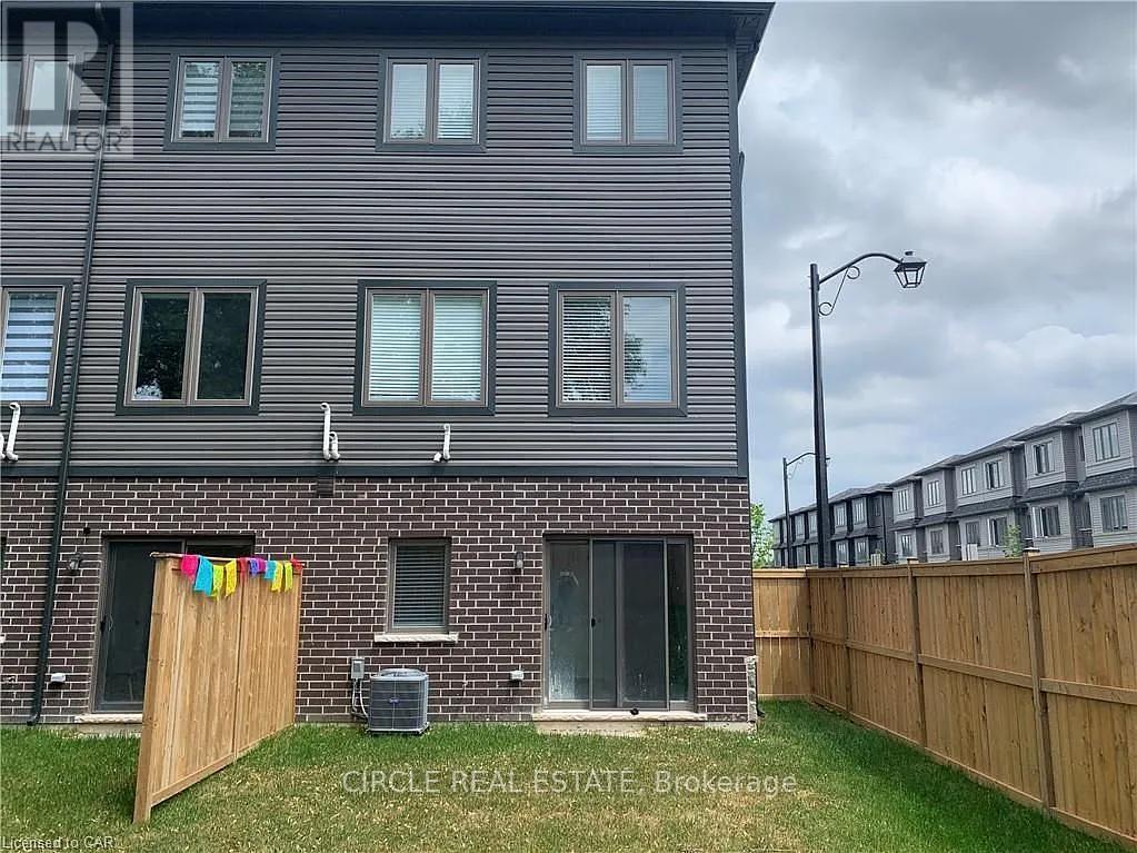 20 - 124 Compass Trail, Cambridge, ON - Outdoor