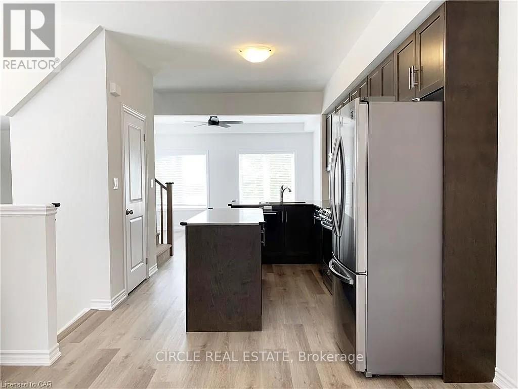 20 - 124 Compass Trail, Cambridge, ON - Indoor Photo Showing Kitchen