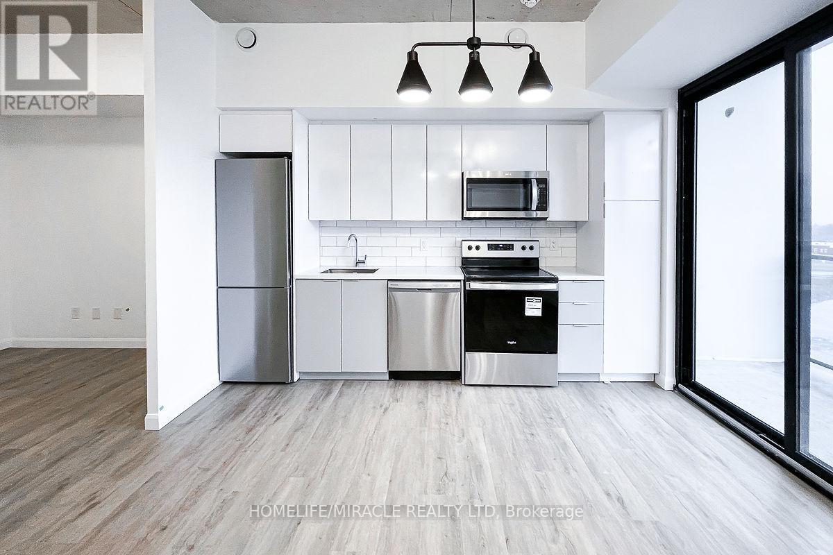 7 Erie Avenue, Brantford, ON - Indoor Photo Showing Kitchen