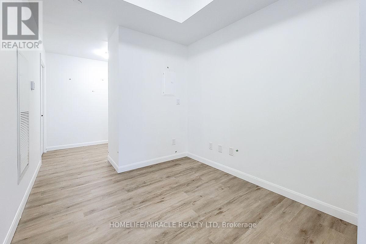 7 Erie Avenue, Brantford, ON - Indoor Photo Showing Other Room