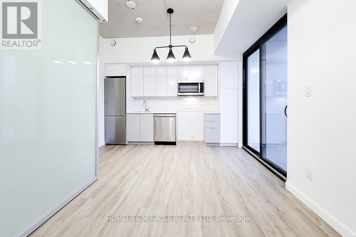 7 Erie Avenue, Brantford, ON - Indoor Photo Showing Kitchen