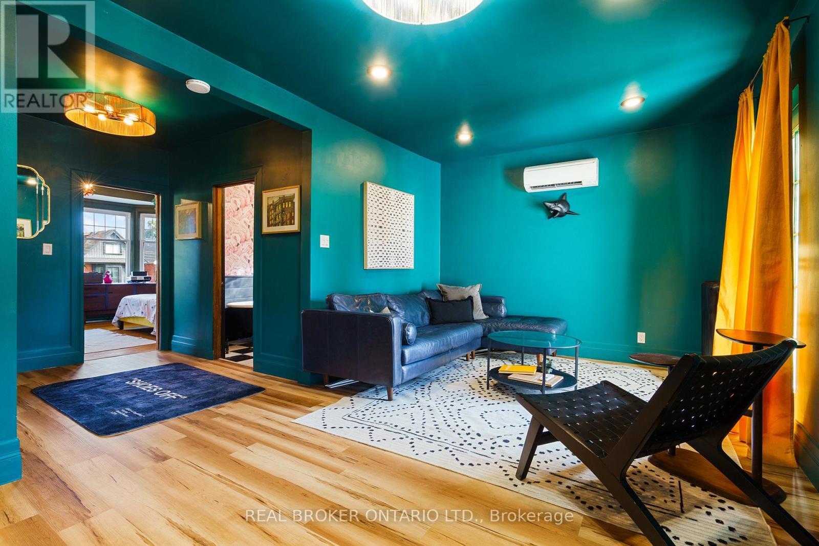 202 Prospect Street S, Hamilton, ON - Indoor Photo Showing Other Room