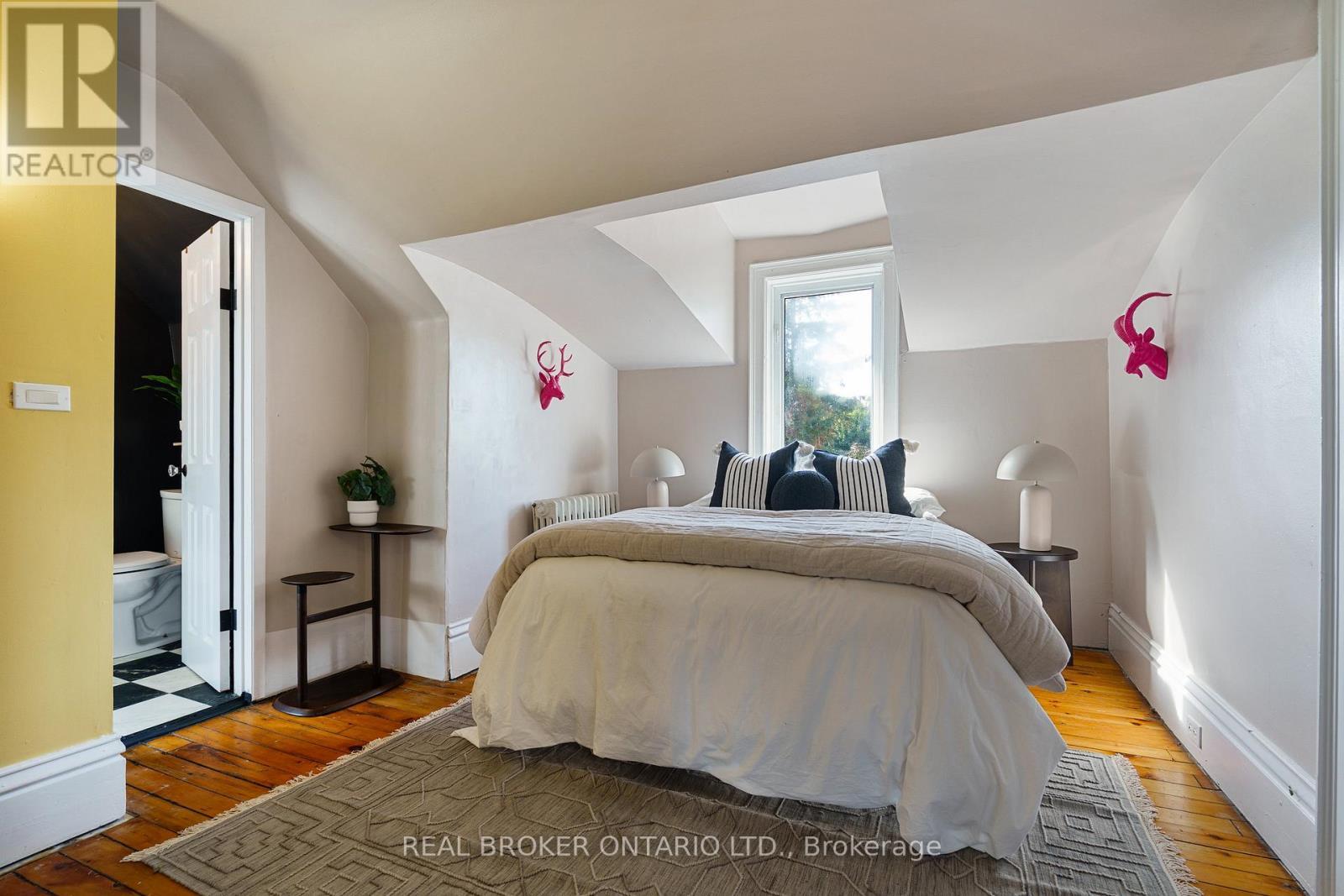 202 Prospect Street S, Hamilton, ON - Indoor Photo Showing Bedroom