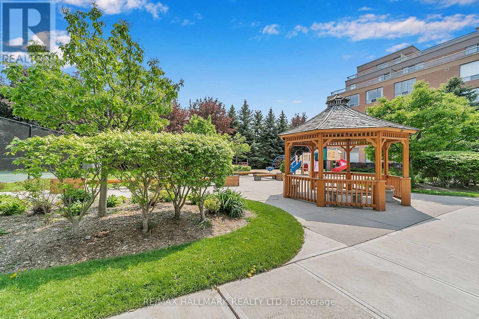 615 - 29 Northern Hts Drive N, Richmond Hill, ON - Outdoor With Backyard