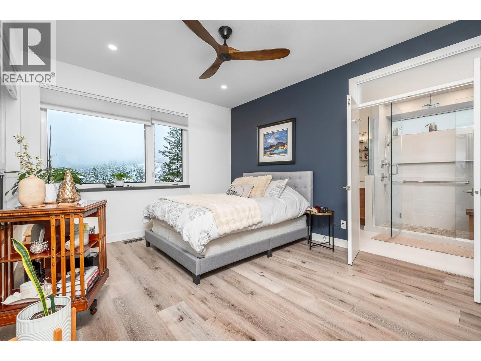 Primary bedroom suite on the main floor - 9196 Tronson Road Unit# 29, Vernon, BC - Indoor Photo Showing Bedroom