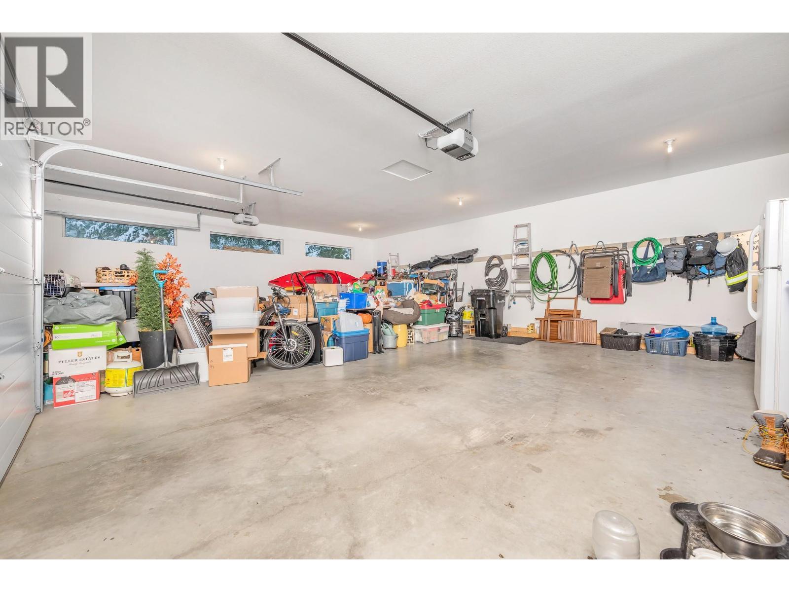 Triple garage - 9196 Tronson Road Unit# 29, Vernon, BC - Indoor Photo Showing Garage