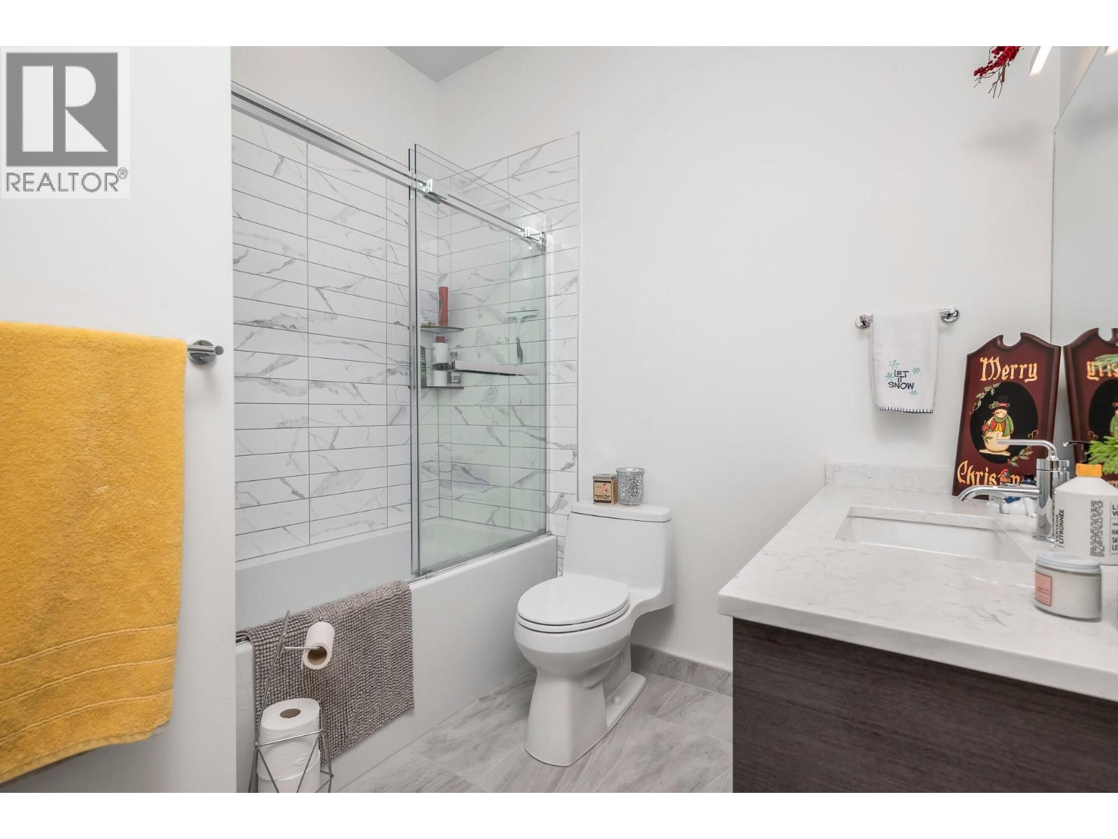 Lower level: Bathroom adjacent to 3rd bedroom - 9196 Tronson Road Unit# 29, Vernon, BC - Indoor Photo Showing Bathroom