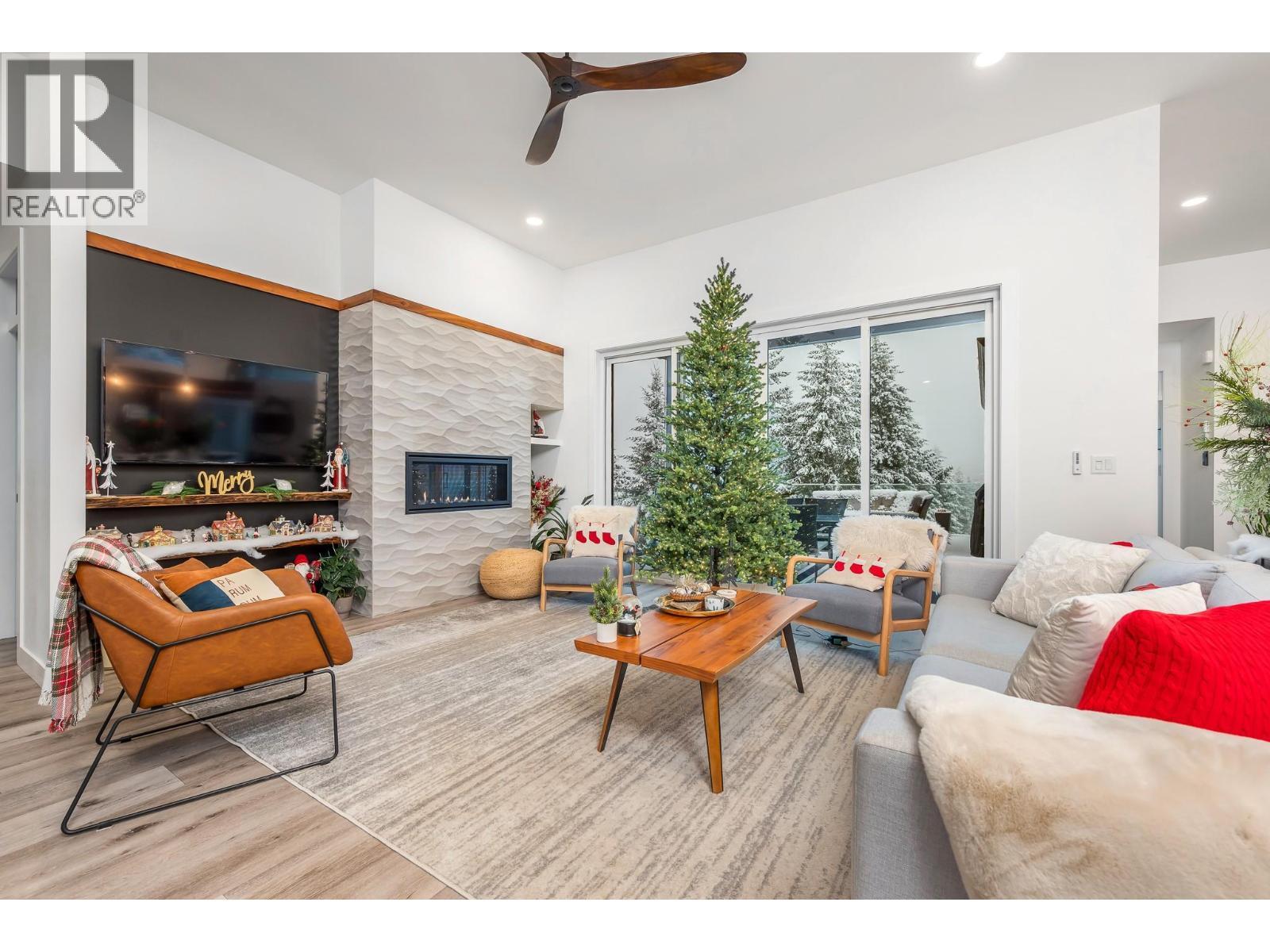 Imagine Xmas 2026 - 9196 Tronson Road Unit# 29, Vernon, BC - Indoor Photo Showing Living Room With Fireplace